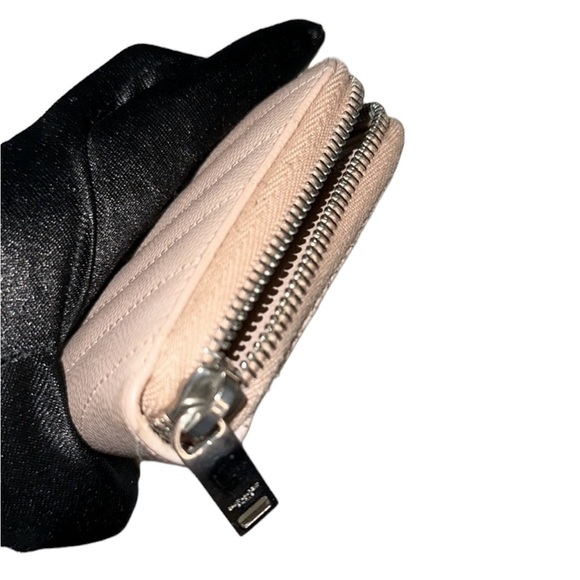 80 Preloved Saint Laurent Mattelasse Caviar Wallet - Picture 6 of 9